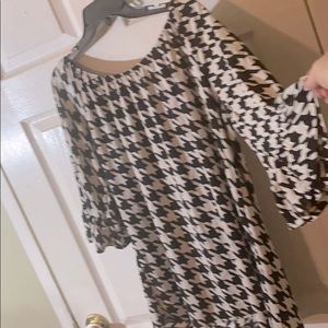 Boutique hounds tooth top.